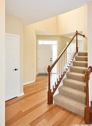 2nd image of 4625 Yellowstone Lane