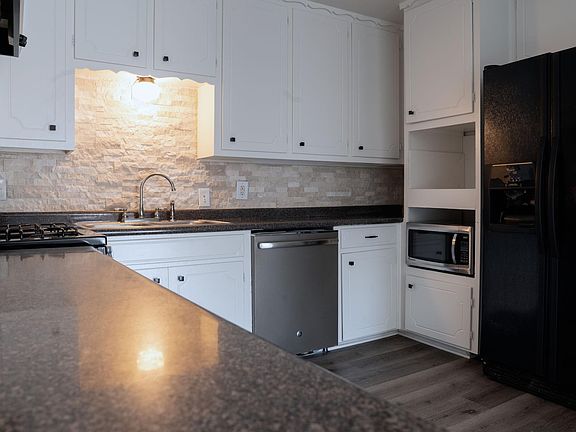 5th image of 6627 Onyx Dr N