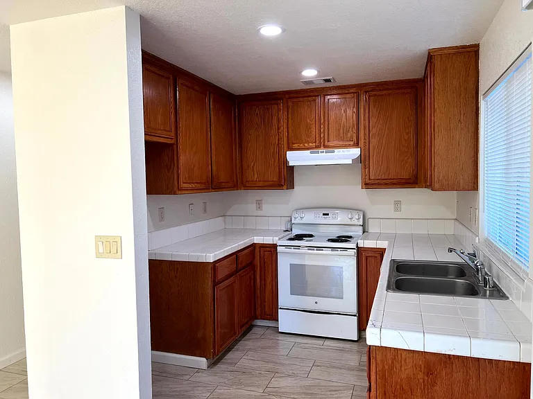 657 Chestnut St #657 — Photo 8