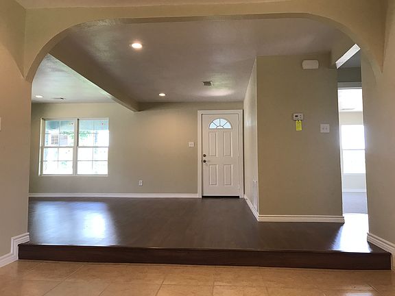 4th image of 200 W McLain Dr