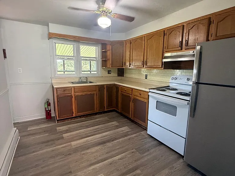 3018 Lincoln Hwy E — Photo 4