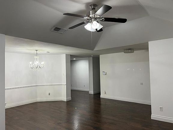 4th image of 2450 Parkwood Ln