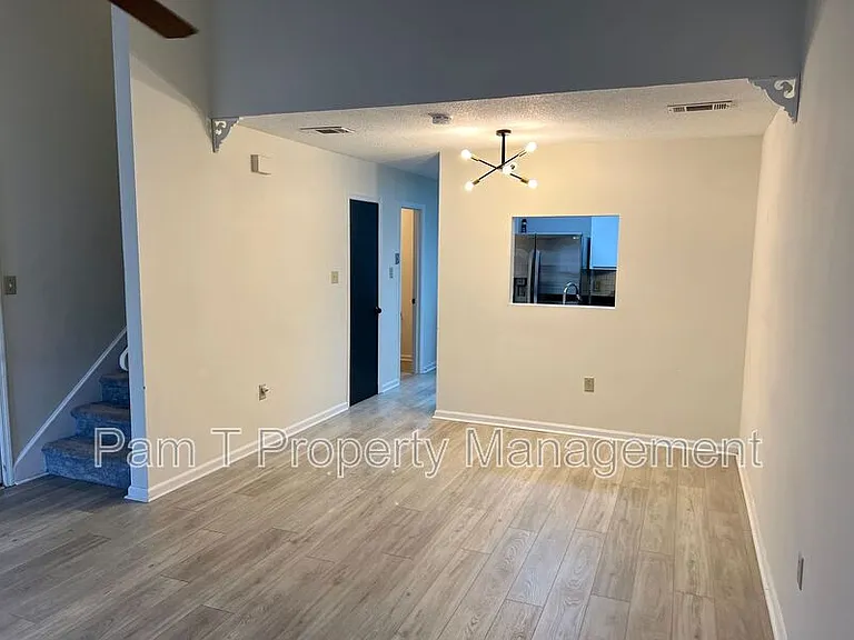 128 Fox Chase Rd — Photo 4