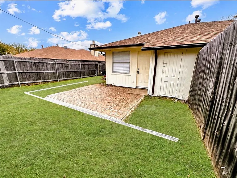 505 Claire Ct #507 — Photo 8