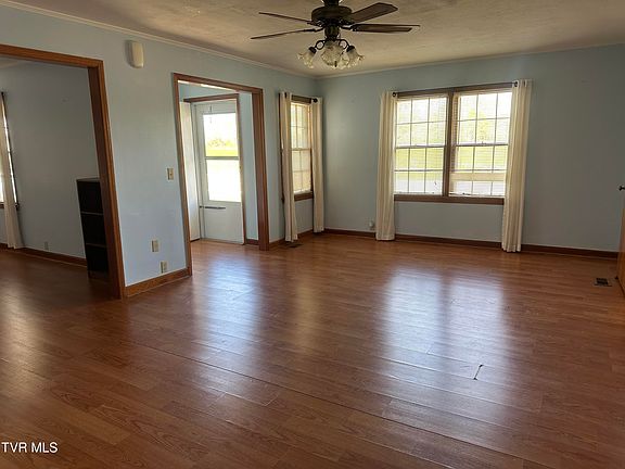 3rd image of 6765 Warrensburg Rd