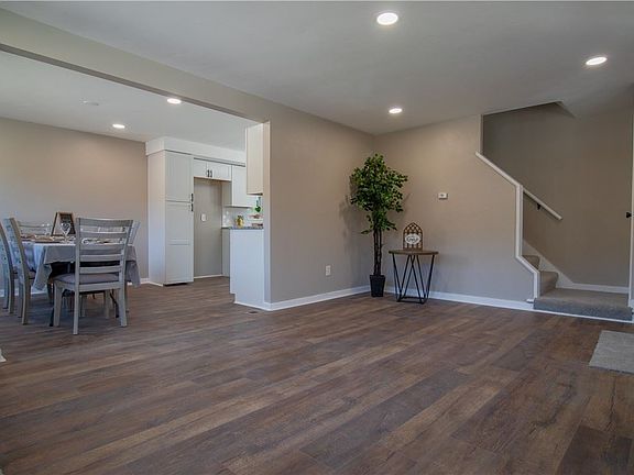 5th image of 42 Forest Ave
