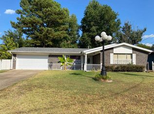 160 28th St NW, Paris, TX 75460