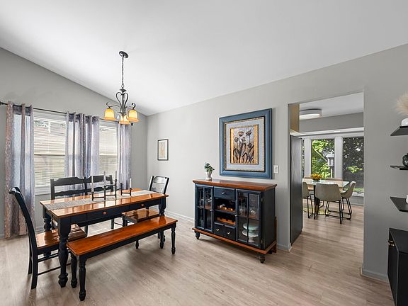 5th image of 3014 N Dryden Pl