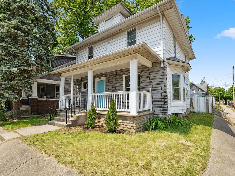135 E Bowman St — Photo 2