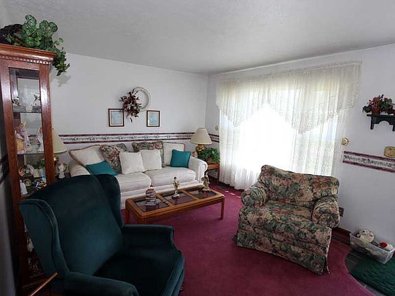 3rd image of 65 Fairfield Ln