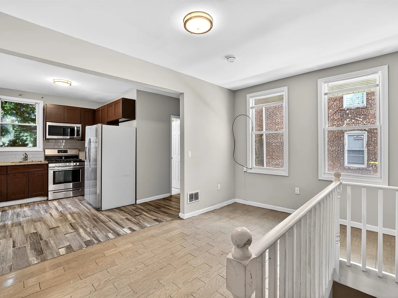 4 bed, 1.0 bath, 1030 sqft, $2,350 — Photo 3