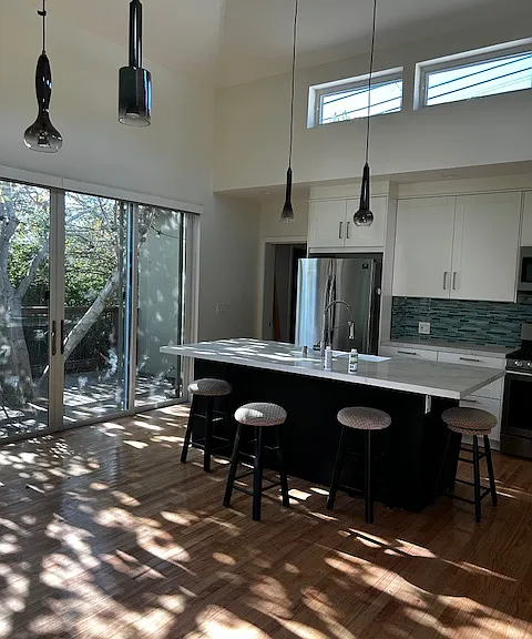 1733 Midvale Ave — Photo 2