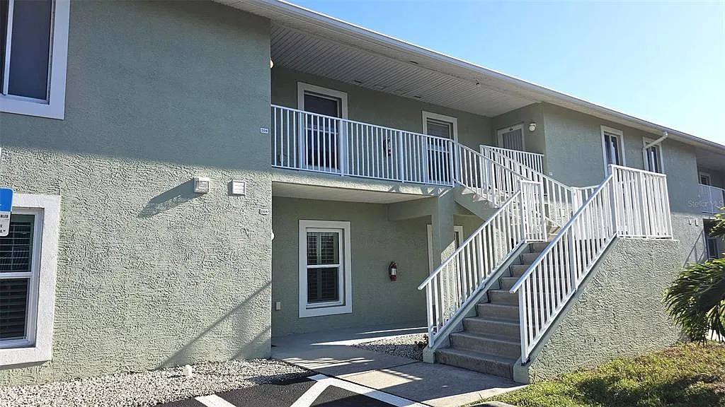 8100 Memory Ln — Photo 2