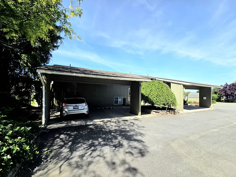 939 N Baker Ave — Photo 7