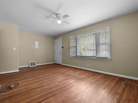 5th image of 1513 W Woodbine Ave