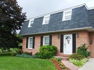 305 Vandivort Dr, Cranberry Township, PA 16066