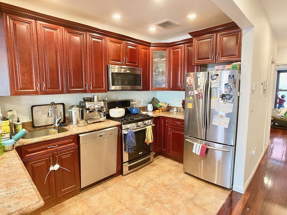 1st image of 554 Vanderbilt Ave #1
