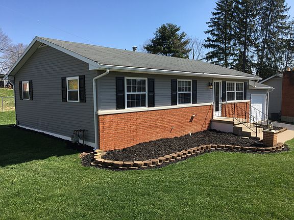2nd image of 127 Uhlan Ct