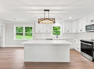 1013 Blue Dan Ln, Yadkinville, NC 27055