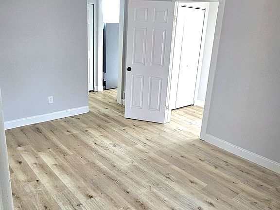 3rd image of 1229 W North Ave #303