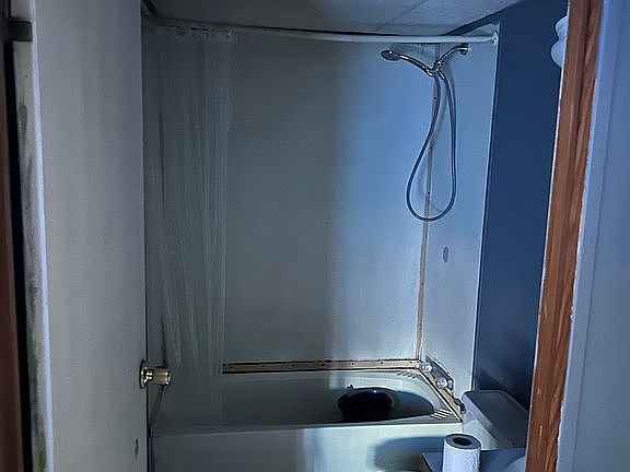 4th image of 15 White Oak Dr