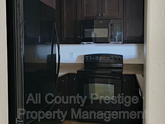 4th image of 815 E Rose Ln Unit 110