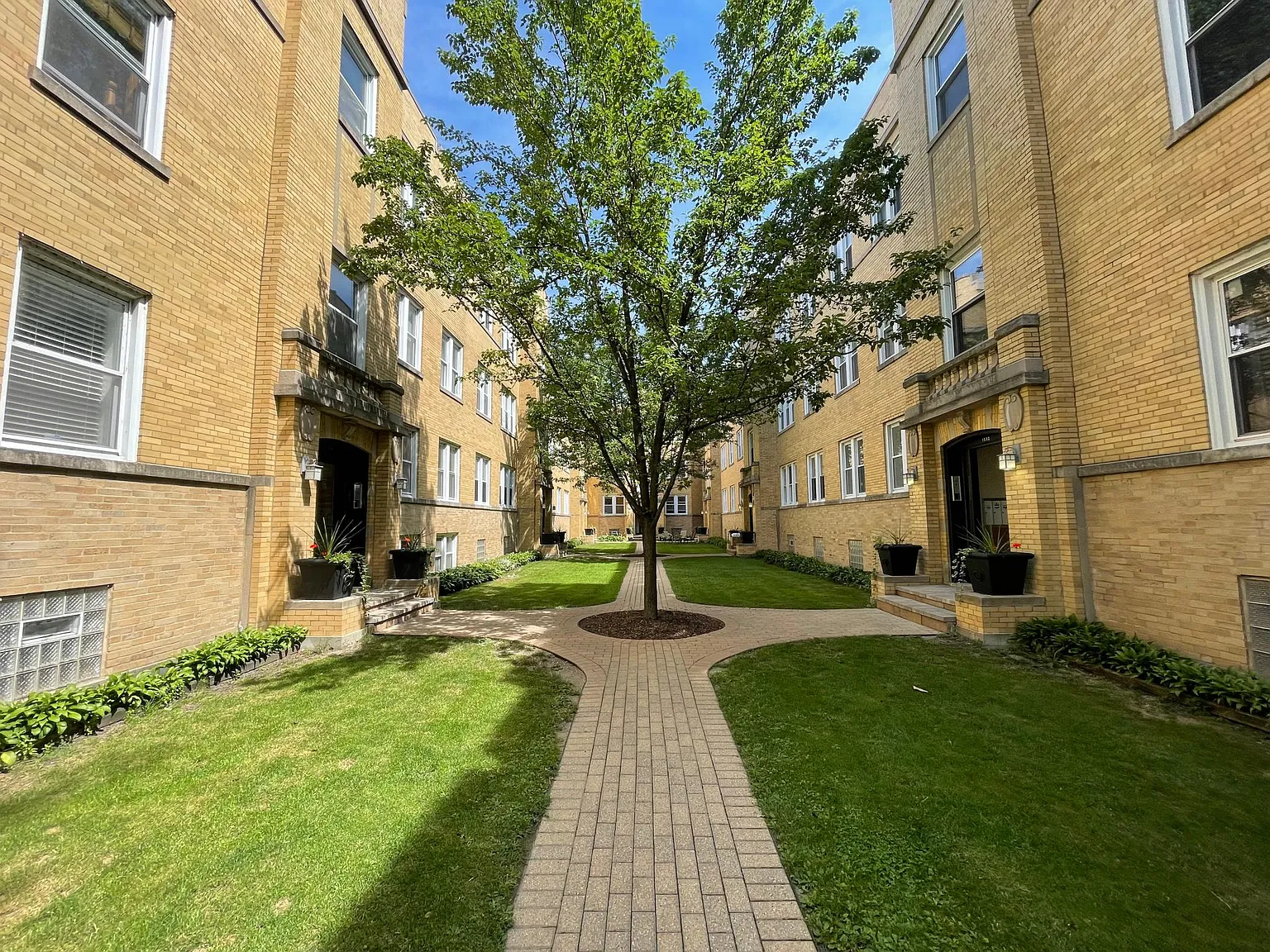 1332 W Estes Ave APT 1S photo 1