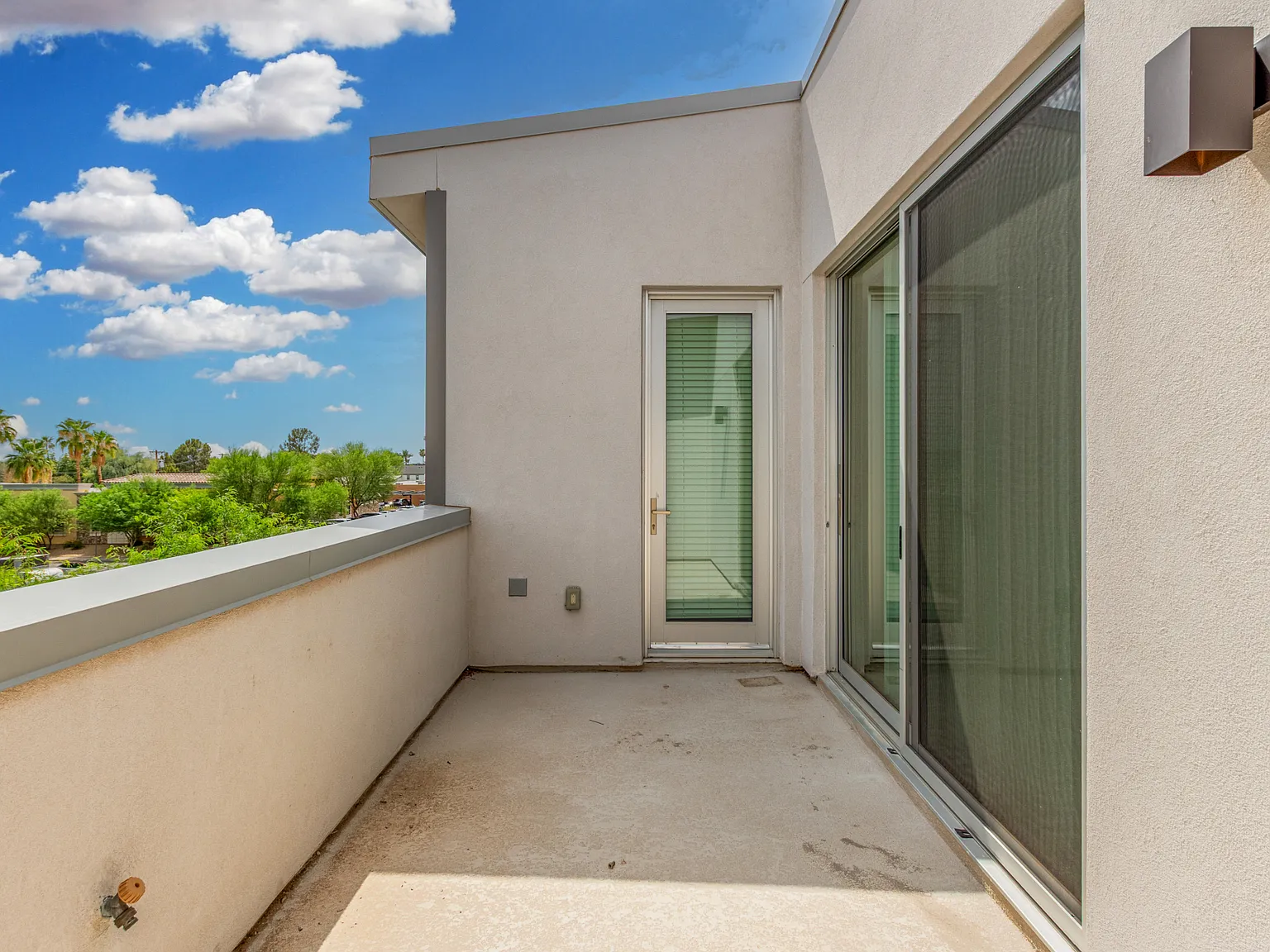 3 bed, 3.5 bath, 2366 sqft, $5,000 — Photo 2