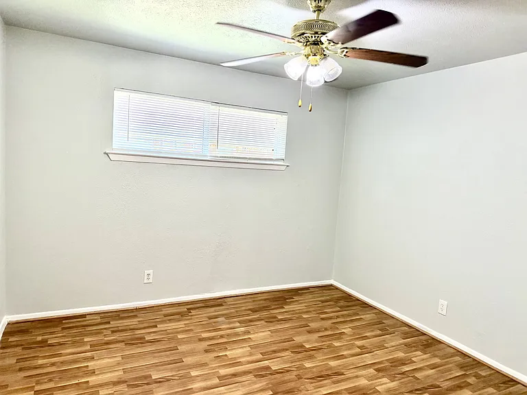 1212 Linden Dr — Photo 16