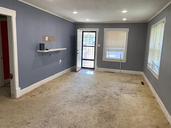 5th image of 105 E 21st St