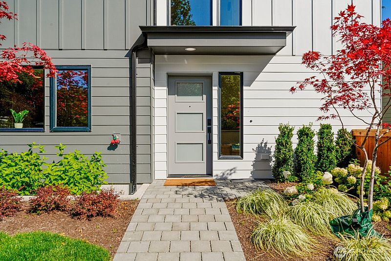 3rd image of 6026 41st Avenue NE