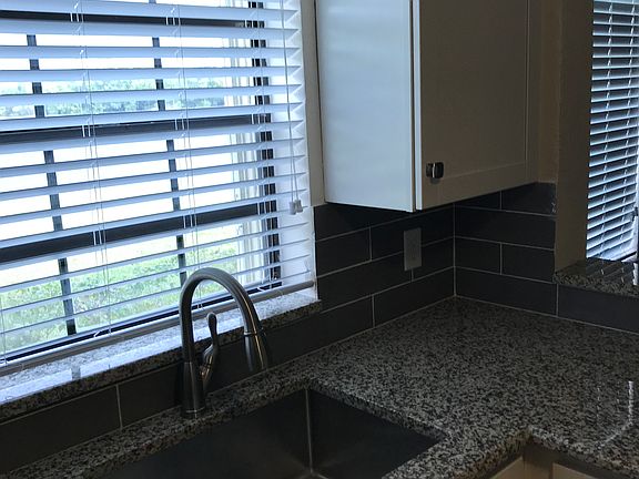 5th image of 401 Lincoln Ct #401