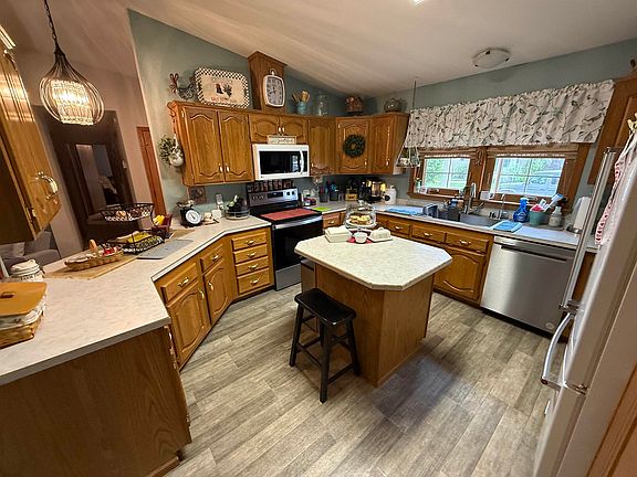 4th image of N115W20978 Brookside Dr