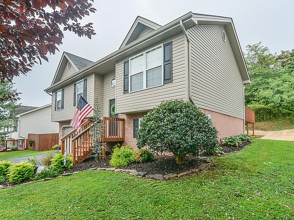 3rd image of 1309 Meadow Creek Ln