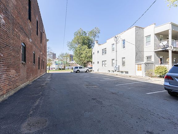 5th image of 322 S Patterson Blvd #102