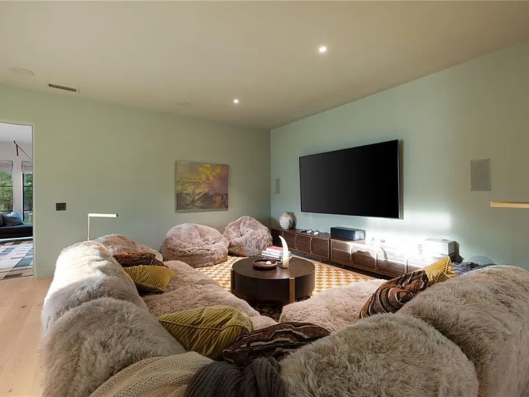 725 Rocky Point Dr — Photo 114