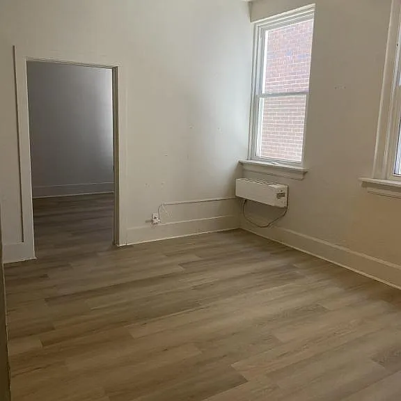 404 E Bond St #8 — Photo 5
