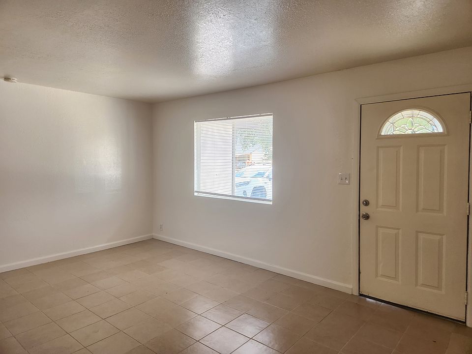 2nd image of 1127 W Lumber St