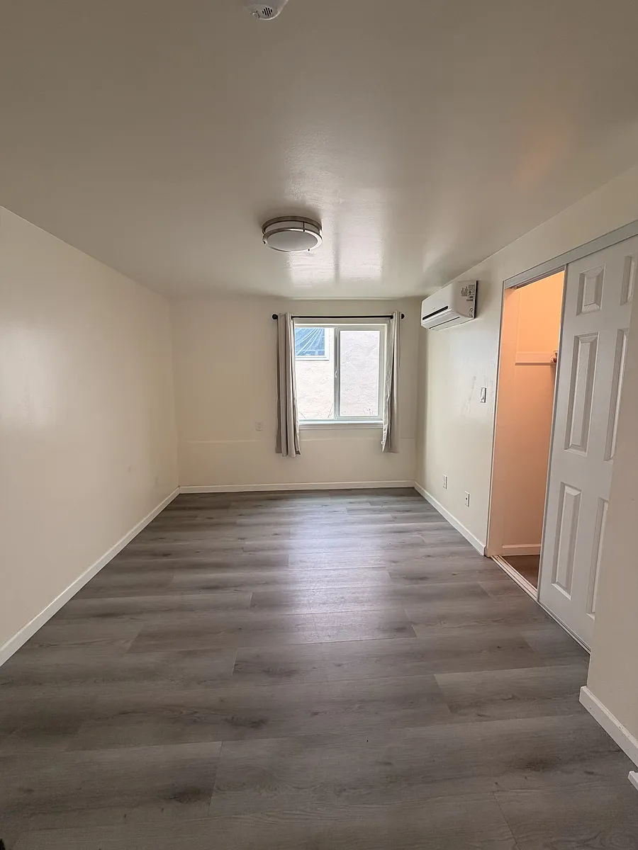 Building Photo - 223 Verano Dr
