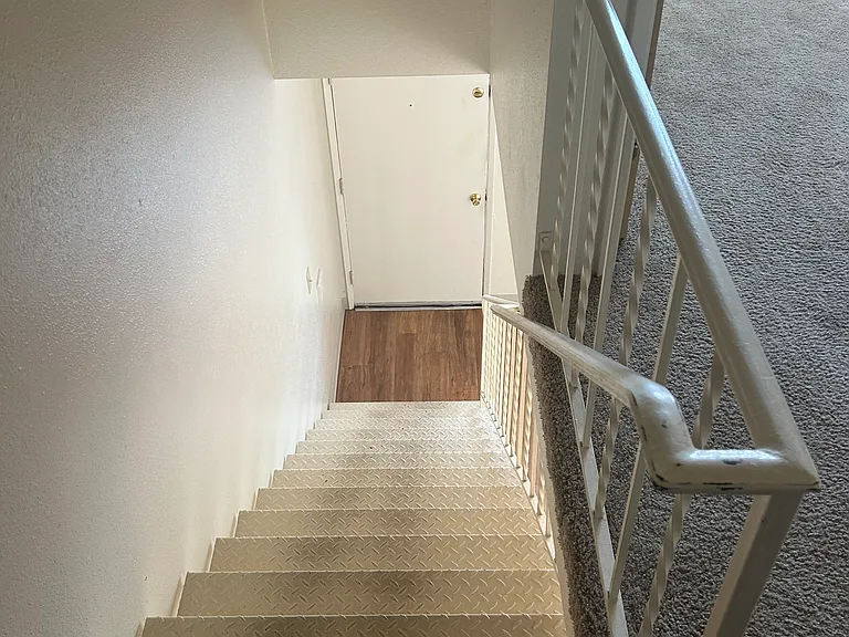 380 SW Tunison Ave #2-4 — Photo 8