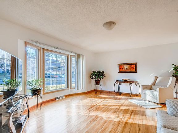 3rd image of 1117 43 1/2 Ave NE