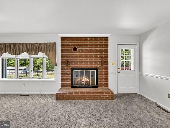 4th image of 40297 Braddock Rd