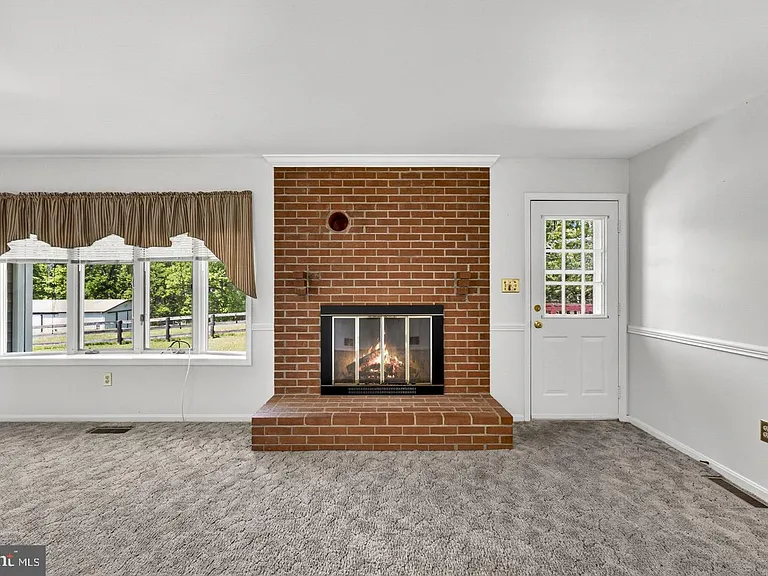 40297 Braddock Rd — Photo 4