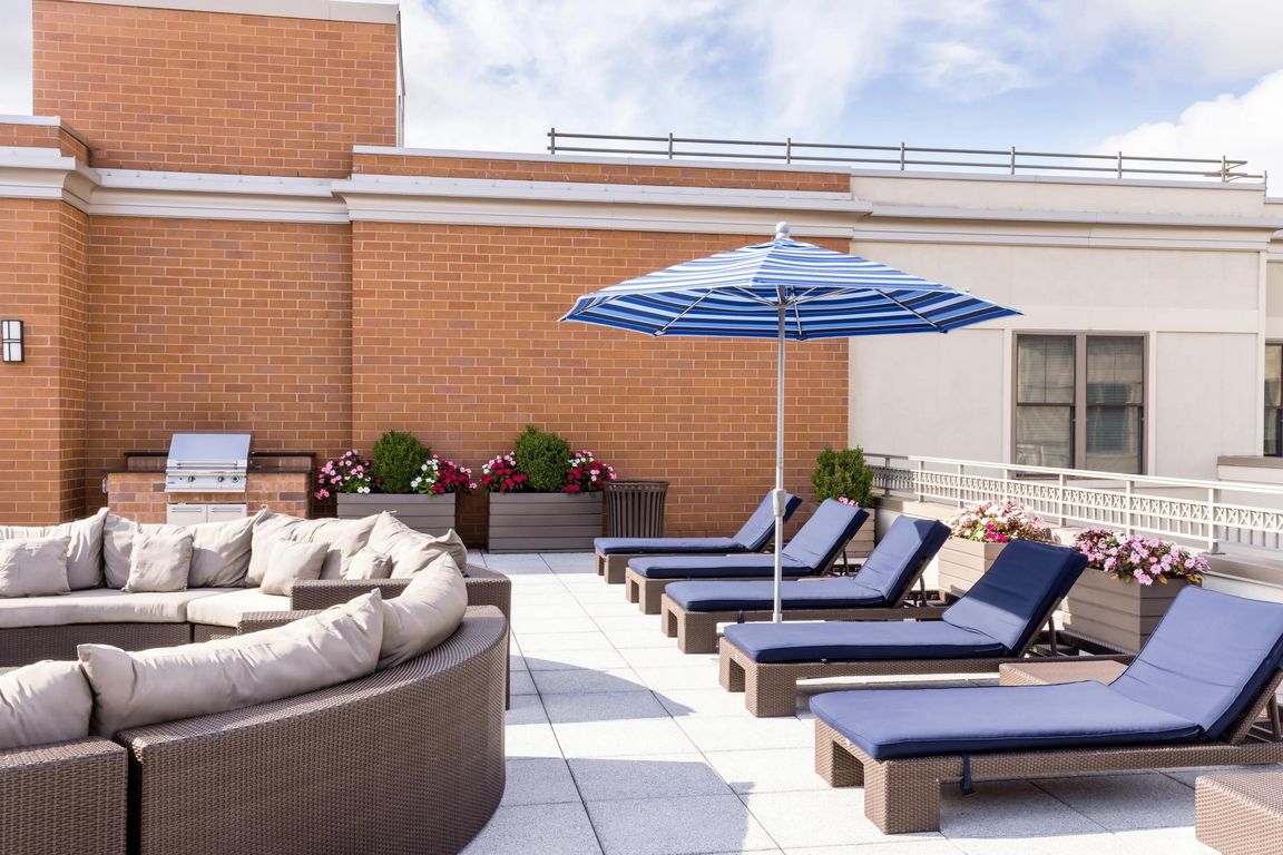 Rooftop terrace with lounge seating at The Metropolitan at 40 Park in Morristown, NJ.