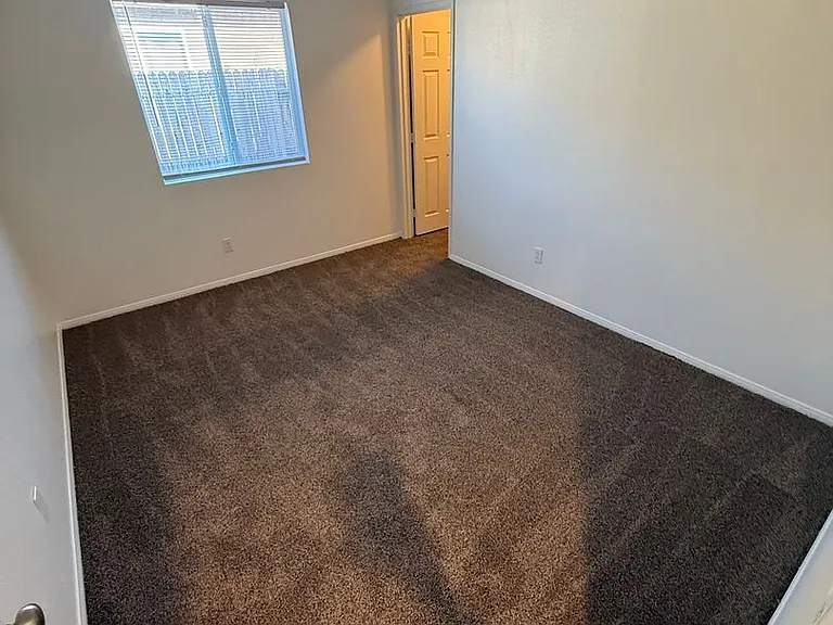 415 Welch Ave — Photo 4