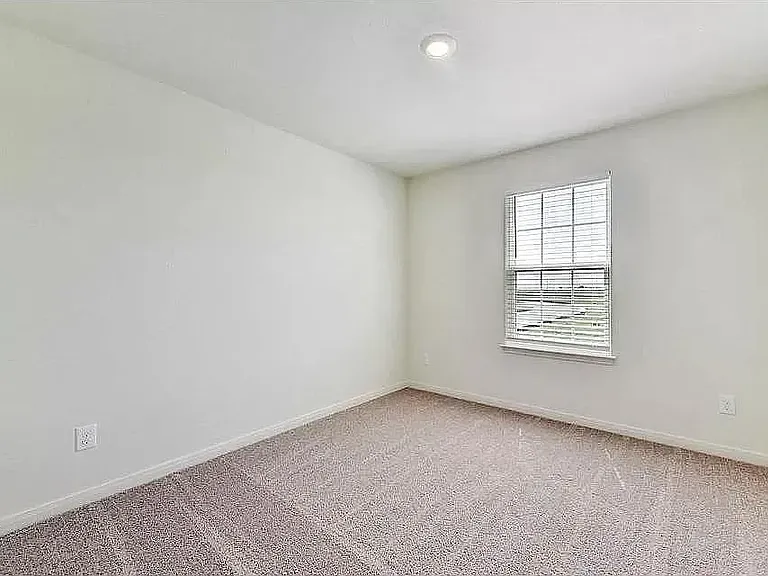129 Fairfax Ln — Photo 7