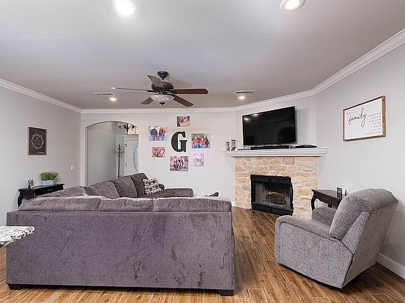 5th image of 9103 Buccola Ave