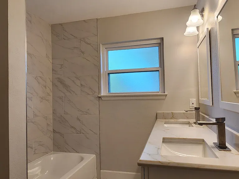 2651 Roger Williams Dr — Photo 2
