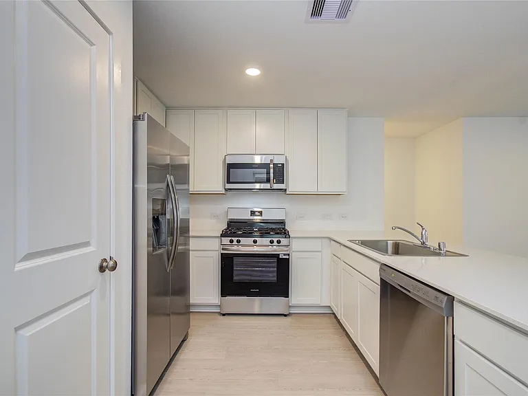 25364 Carnation Ct — Photo 8