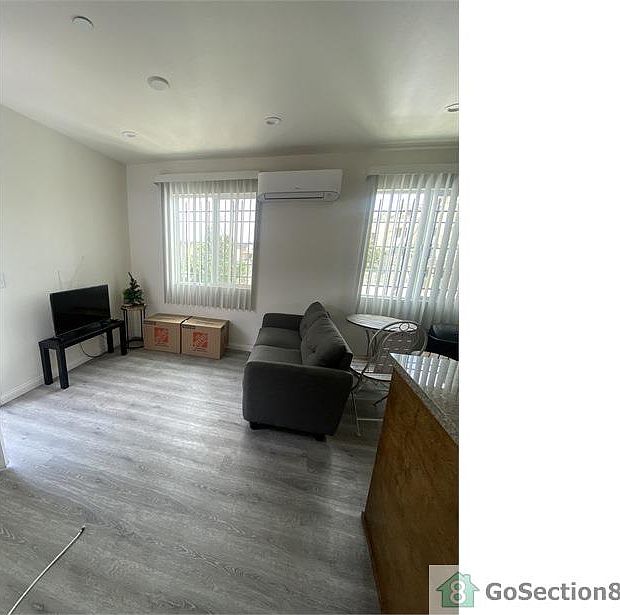 1st image of 306 W 52nd St